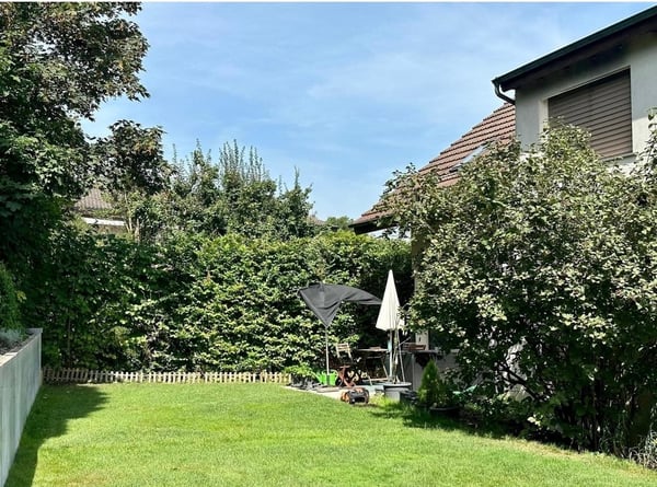 Charmantes 5-Zimmer-Reihenhaus in Allschwil mit Garage und Balkon 5
