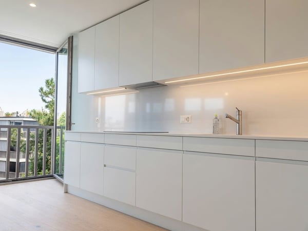 Moderne 3.5 Zimmer-Attikawohnung mit grosszügiger Dachterasse und hochwertigem Ausbaustandard 2