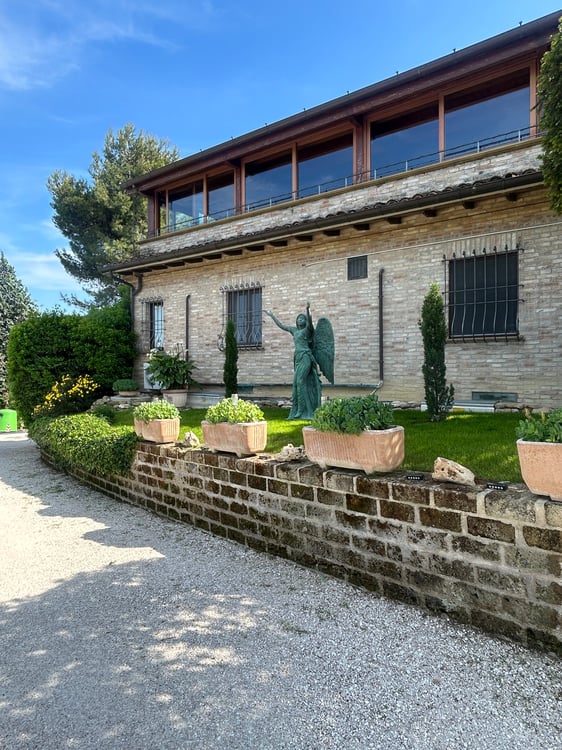 Exklusives Panorama Anwesen , Wohnerlebnis & Investment in den Marken 4