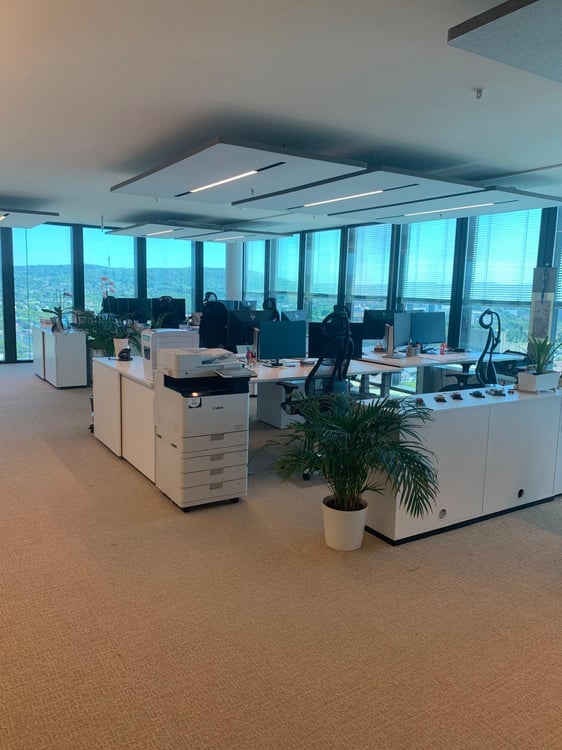 Büro mit Ausblick aus dem 30. Stock über Basel 4