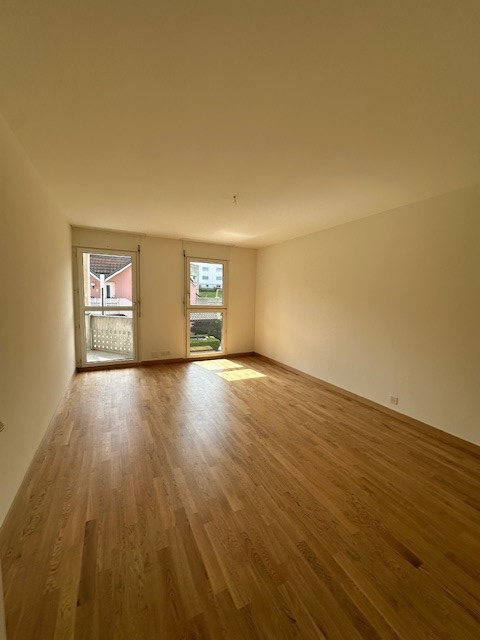 Attraktive 3.5 Zimmer-Wohnung mit zwei Balkonen und Garagen in Zürich Triemli 9