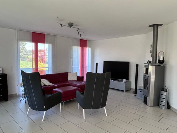 Exklusives 8-Zimmer-Einfamilienhaus mit Pool und Photovoltaikanlage an ruhiger Lage in Gutenswil 11