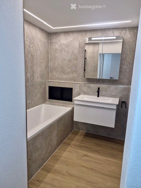 Erstvermietung nach Renovation: Charmante 2.5-Zimmer-Altbauwohnung in Horgen – sofort verfügbar 2