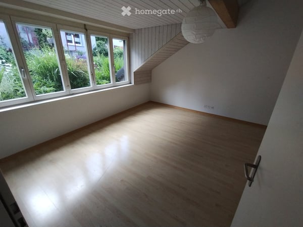 Grosszügige 4.5-Zimmer-Maisonette-Wohnung in Binz 8