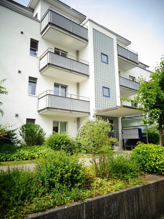 Grosszügige 3.5-Zimmer-Eigentumswohnung mit grossem Balkon und Aussicht ins Grüne 2