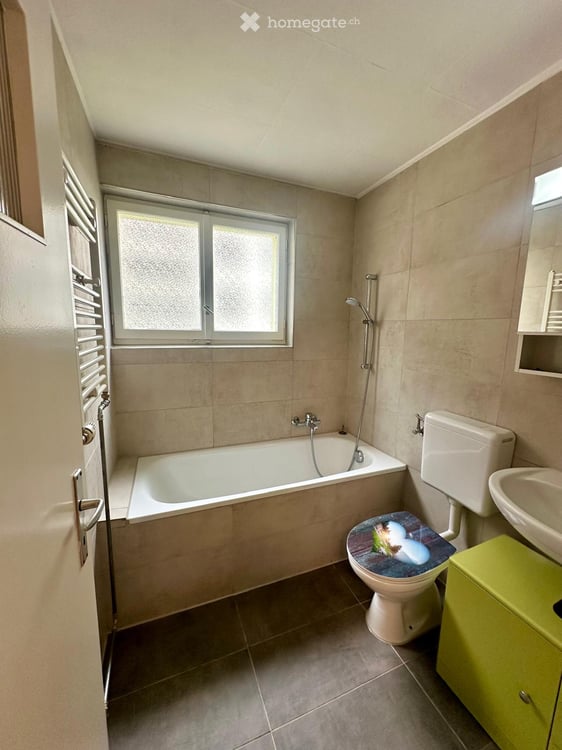 Gemütliche 3.5-Zimmer-Wohnung mit Balkon in Neuenhof 9