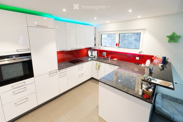 Modernes 5.5-Zimmer-Einfamilienhaus in Elfingen mit Studio 8