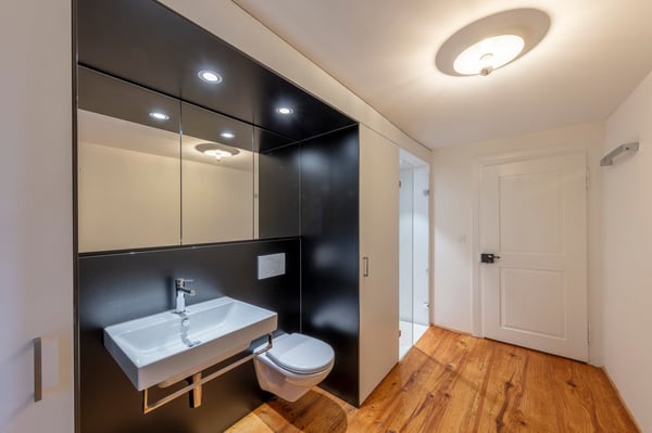 Stilvolle Wohnung in 350-jährigem Haus mit Wintergarten & Sitzplatz – Nähe See und Bahnhof 9