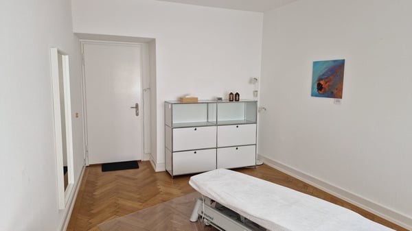 Heller 20m² Praxisraum in lebendiger interdisziplinärer Praxis – Nähe Bahnhof Enge & Zürichsee 2