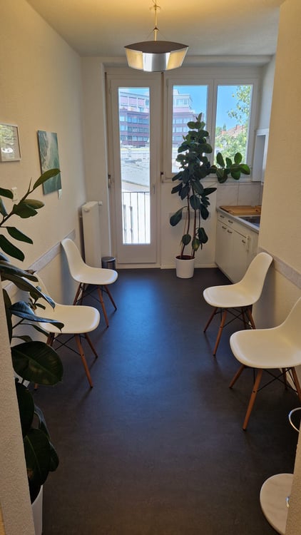 Heller 20m² Praxisraum in lebendiger interdisziplinärer Praxis – Nähe Bahnhof Enge & Zürichsee 3