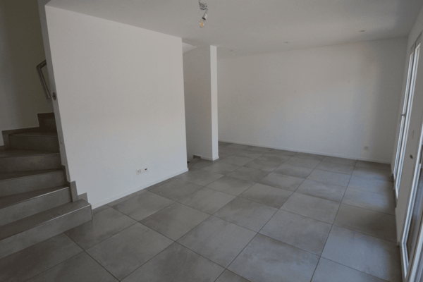 Moderno appartamento di 3,5 Locali su 3 piani con terrazzo – 1'420 CHF/ mese + spese 4