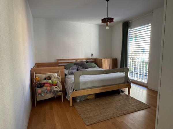 Appartement lumineux de 3,5 pièces avec grand balcon près du Parc de Valency 3
