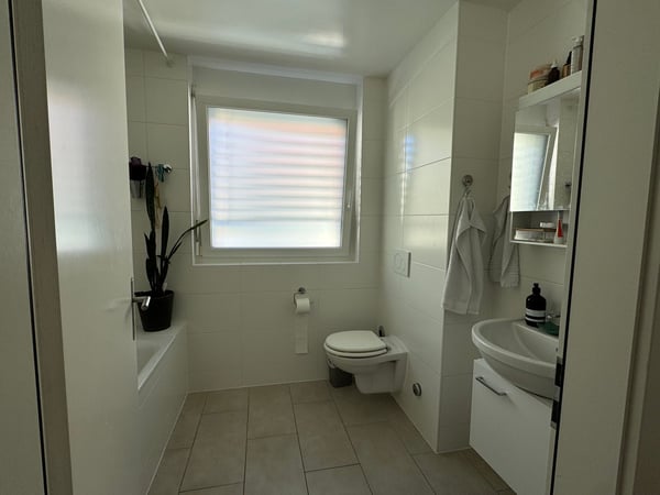 Appartement lumineux de 3,5 pièces avec grand balcon près du Parc de Valency 4