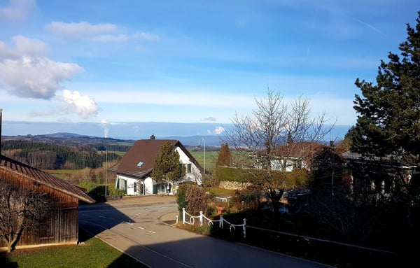 Moderne 3.5-Zimmer-Wohnung mit Balkon in ruhiger Lage – Islisberg 7