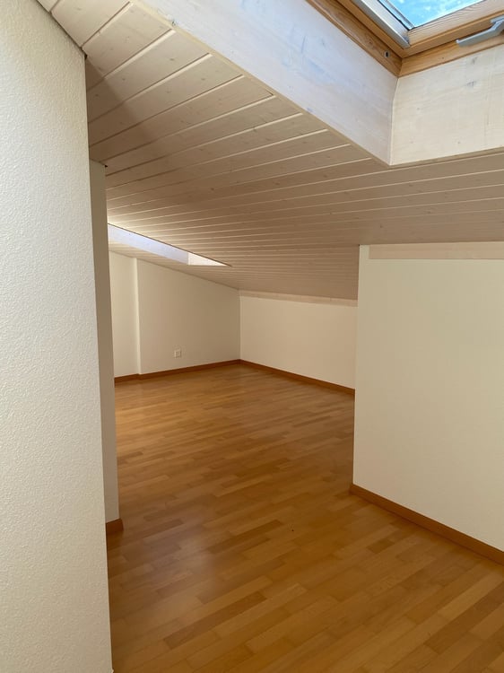Charmante 3-Zimmer-Maisonette-Wohnung in Samstagern 13