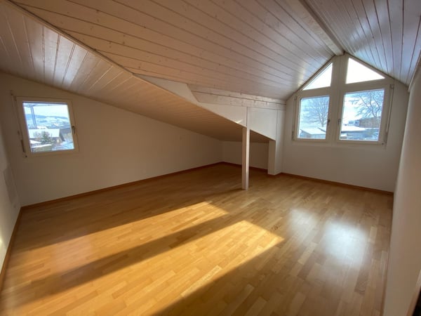 Charmante 3-Zimmer-Maisonette-Wohnung in Samstagern 12