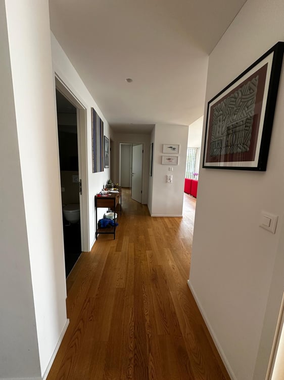 Stunning 3.5-Room Apartment with Lake View in Zürich 8008 5
