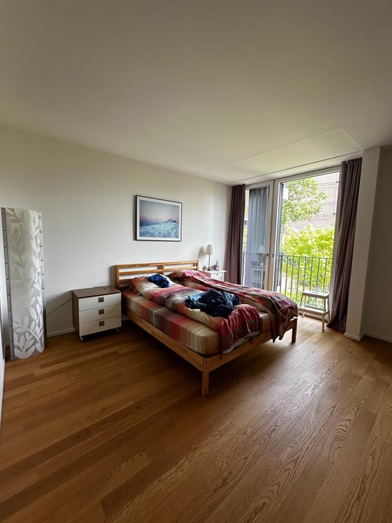 Stunning 3.5-Room Apartment with Lake View in Zürich 8008 10