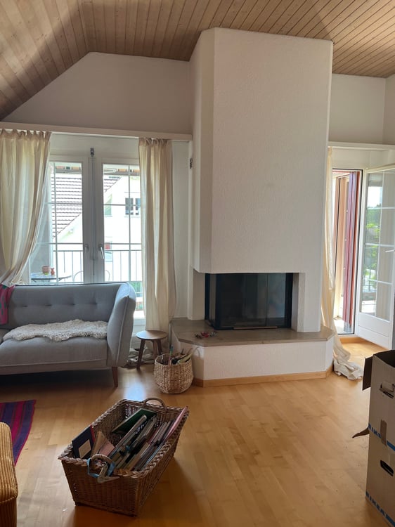 Charmante 3.5-Zimmer-Dachwohnung mit Balkon in Hausen am Albis 3