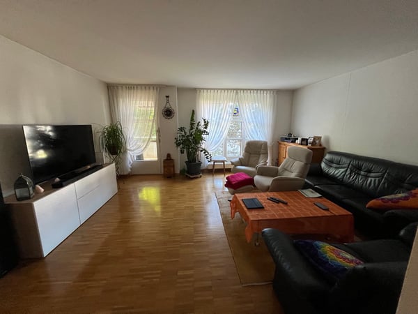 Lichtdurchflutete, grosszügig 4,5 Zimmerwohnung (Familienwohnung) zum vermieten 5