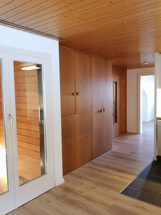 Charmante 2.5-Zimmer-Dachwohnung mit Seeblick in Berlingen 12