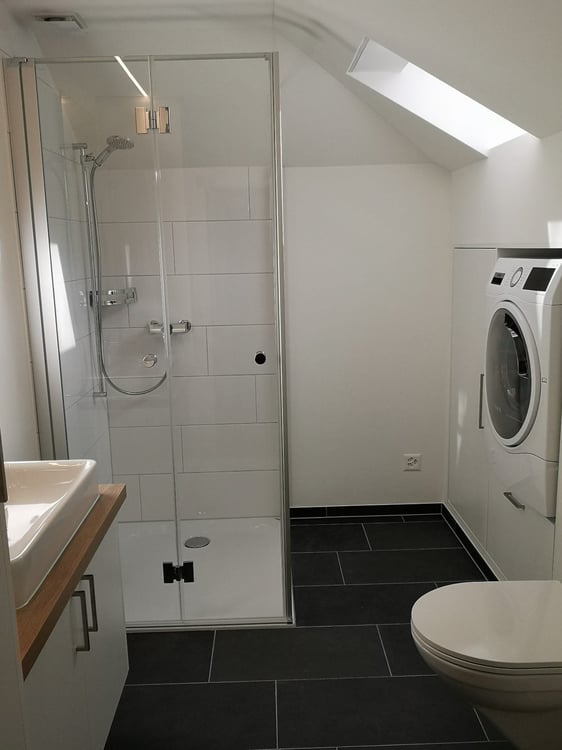 Charmante 2.5-Zimmer-Dachwohnung mit Seeblick in Berlingen 5