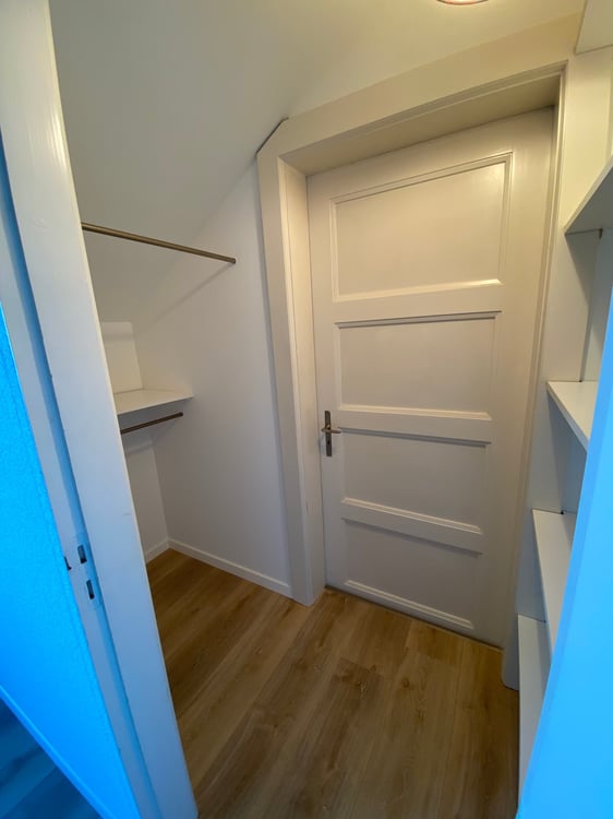Charmante 2.5-Zimmer-Dachwohnung mit Seeblick in Berlingen 10