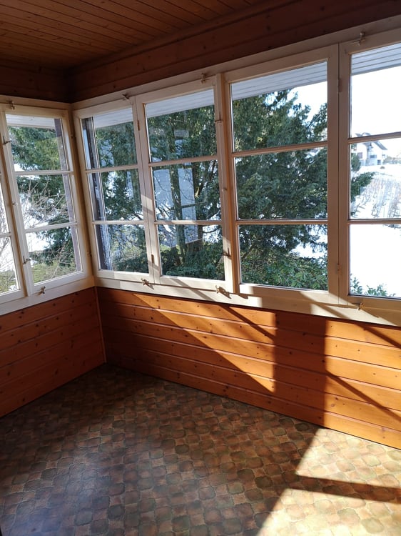 Charmante 2.5-Zimmer-Dachwohnung mit Seeblick in Berlingen 11