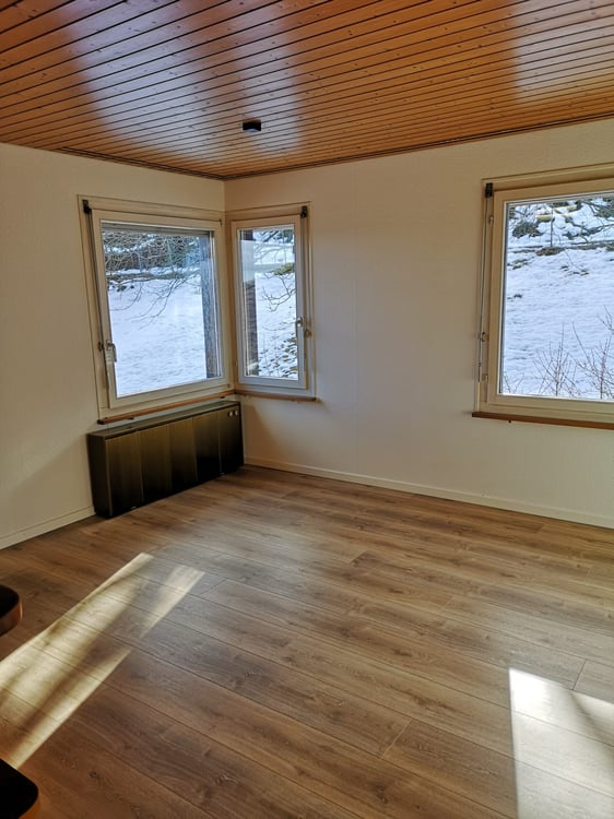 Charmante 2.5-Zimmer-Dachwohnung mit Seeblick in Berlingen 15