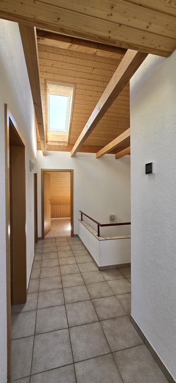 Grosszügige 5-Zimmer-Maisonette-Wohnung mit Balkon in Boningen 5