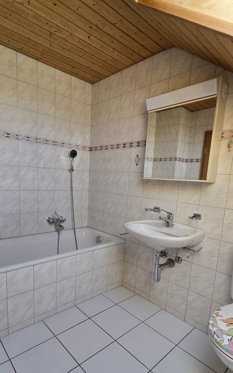 Grosszügige 5-Zimmer-Maisonette-Wohnung mit Balkon in Boningen 7