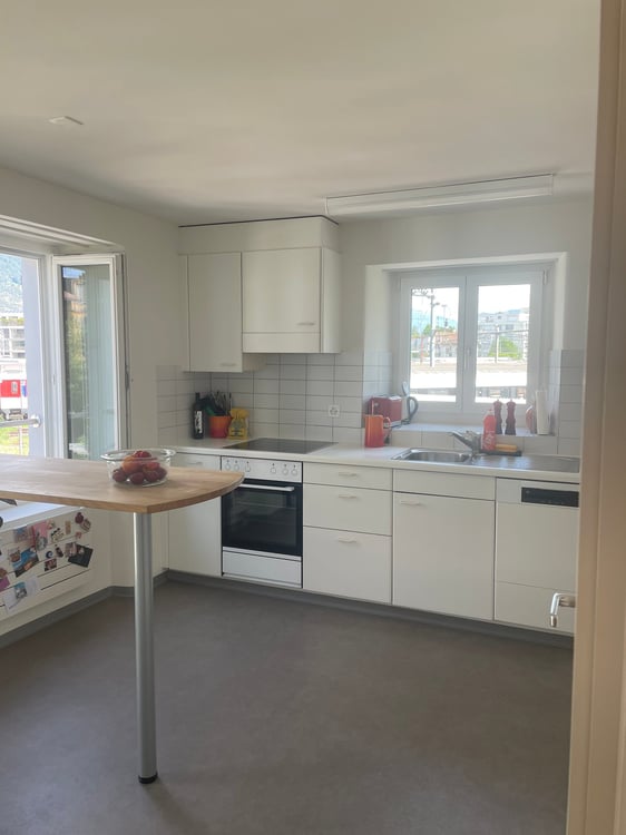 Charmante 2.5-Zimmer-Wohnung mit Balkon und Bergblick in Chur 3