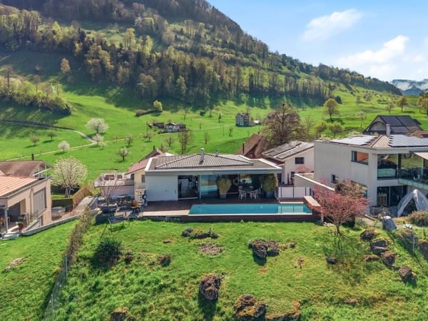 Modernes 5-Zimmer-Einfamilienhaus mit Pool und Seeblick in Greppen 16