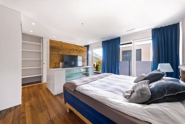 Modernes 5-Zimmer-Einfamilienhaus mit Pool und Seeblick in Greppen 10