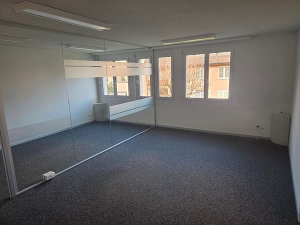 Modernes 3.5-Zimmer-Büro an ruhiger Lage in Volketswil – ab sofort verfügbar 9