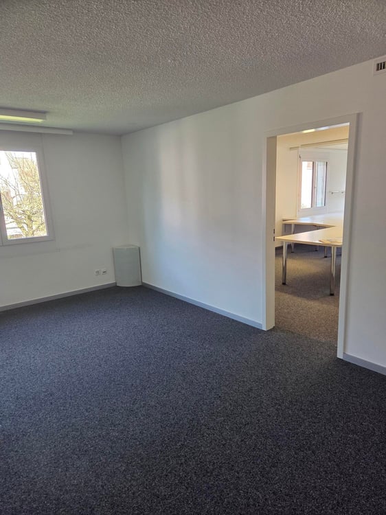 Modernes 3.5-Zimmer-Büro an ruhiger Lage in Volketswil – ab sofort verfügbar 7