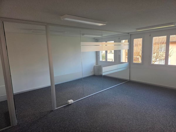 Modernes 3.5-Zimmer-Büro an ruhiger Lage in Volketswil – ab sofort verfügbar 2