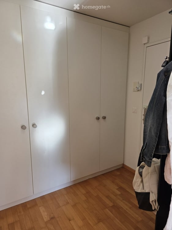 2.5-Zimmer-Dachwohnung mit herrlicher Aussicht in Bachenbülach 4