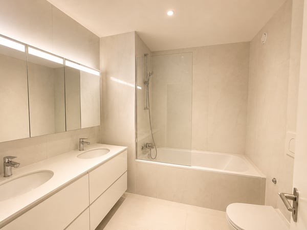Magnifique 5.5 pièces traversant avec vue verdure et piscine – Florissant Apartment in Genève 6