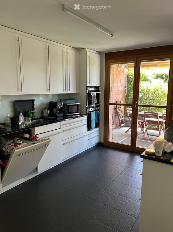Spacious 6.5-Room Semi-Detached House for Rent in Binningen 10