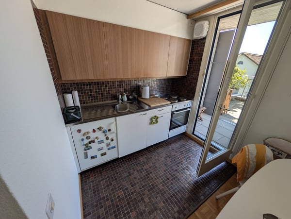 Charmante 1.5-Zimmer-Wohnung mit Balkon und schöner Aussicht in Suhr 7