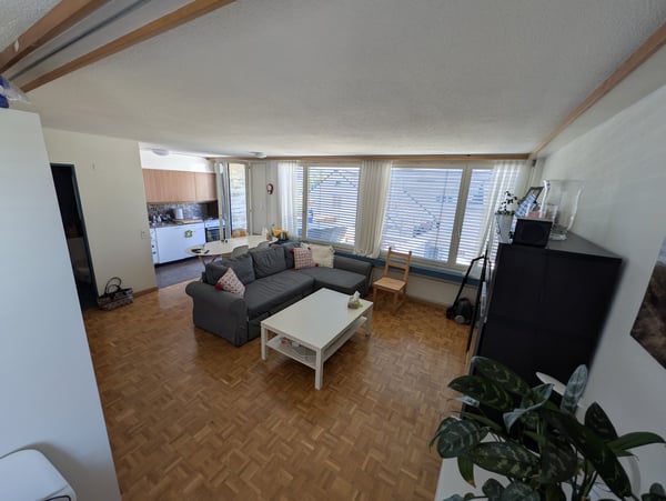 Charmante 1.5-Zimmer-Wohnung mit Balkon und schöner Aussicht in Suhr 3