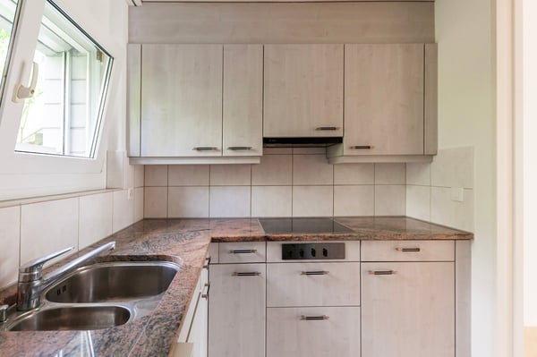 Charmante 2.5-Zimmer-Wohnung mit Balkon in Zürich-Höngg 9