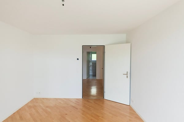 Charmante 2.5-Zimmer-Wohnung mit Balkon in Zürich-Höngg 12