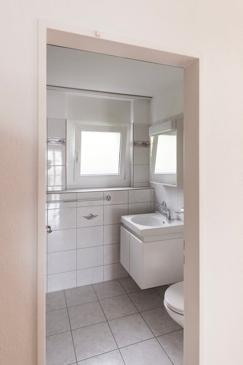 Charmante 2.5-Zimmer-Wohnung mit Balkon in Zürich-Höngg 10