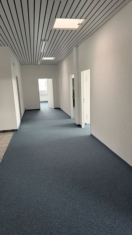 Helles Büro im 3. Obergeschoss in Rotkreuz – sofort verfügbar! 4