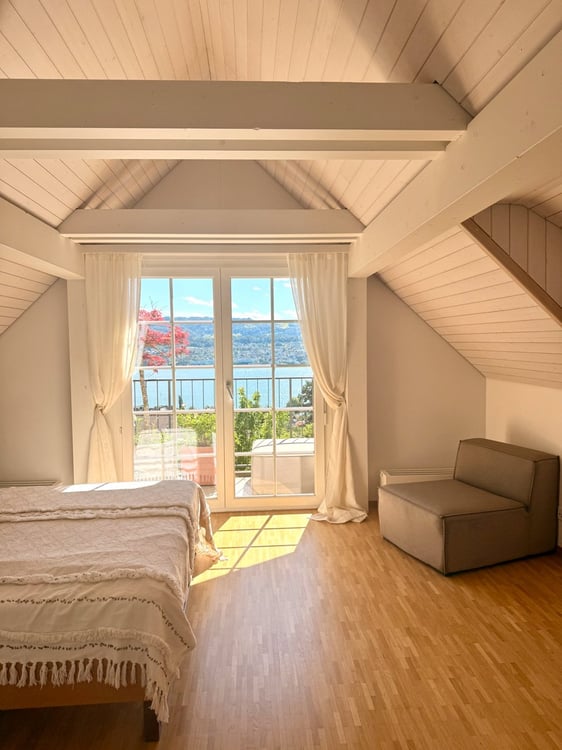 Helle Maisonette-Wohnung mit traumhafter Seesicht – 4.5 Zimmer, 2 Balkone, Tiefgarage 4