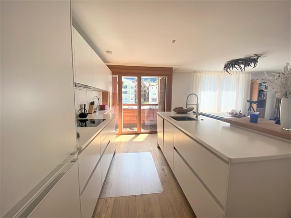 Exklusive 3.5 Zimmer Erstwohnung im Zentrum von Lenzerheide 2