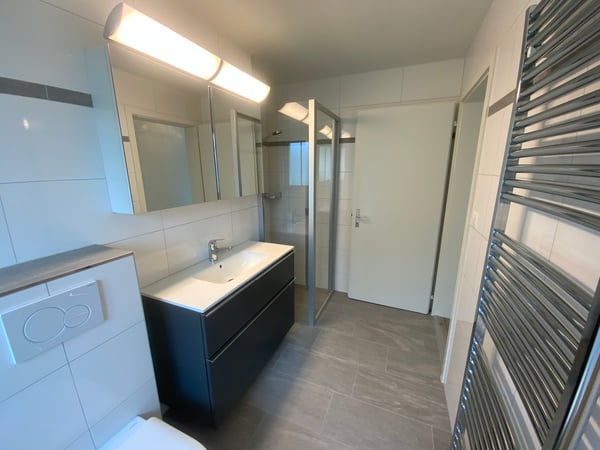 Erstbezug nach Totalrenovation helle 5.5 Zimmer Wohnung Top Lage. Per sofort oder nach Vereinbarung. 5