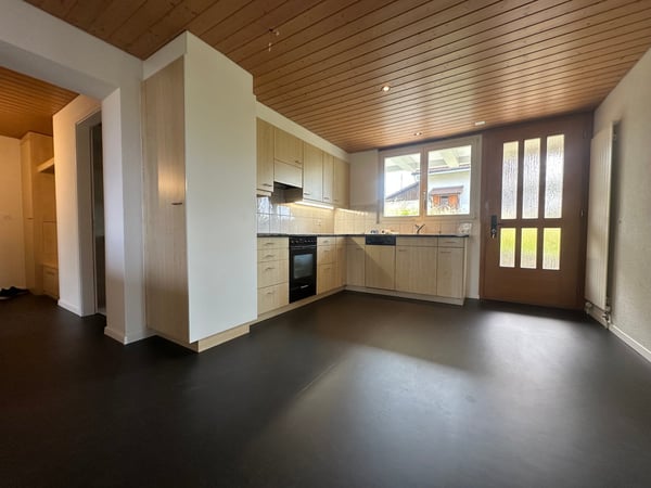 Charmante 4-Zimmer-Erdgeschosswohnung mit Garten und Garage in Worb 3